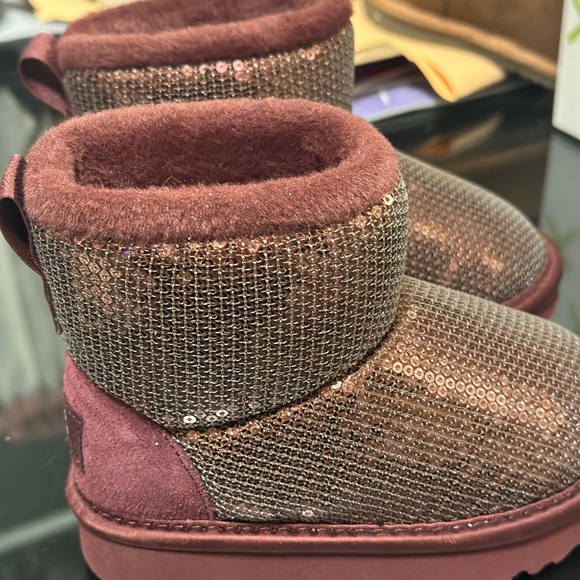 Classic Mini Mirror Ball Toddler UGGS - Picture 4 of 16